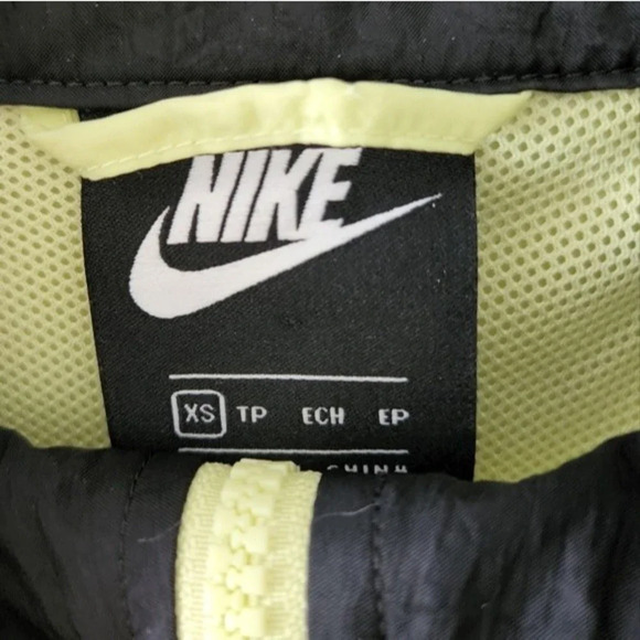 Nike Jacket Sportswear Windbreaker Full Zip Jacket Limelight Green Black XS - Picture 10 of 10